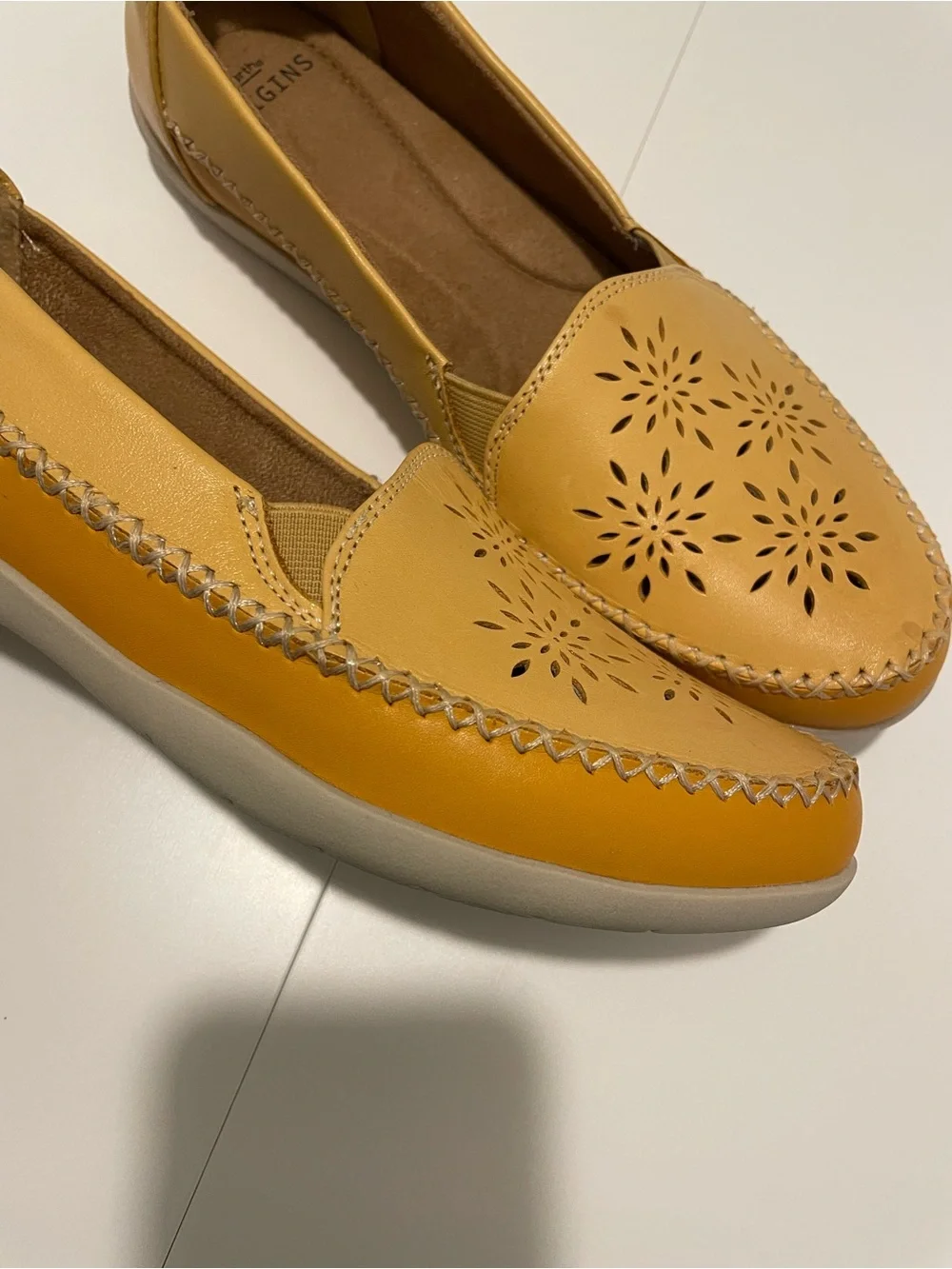 Earth Origins Brand Women's 10 Leather Whipstitch Slip-Ons Freya Sand Yellow - Picture 3 of 6